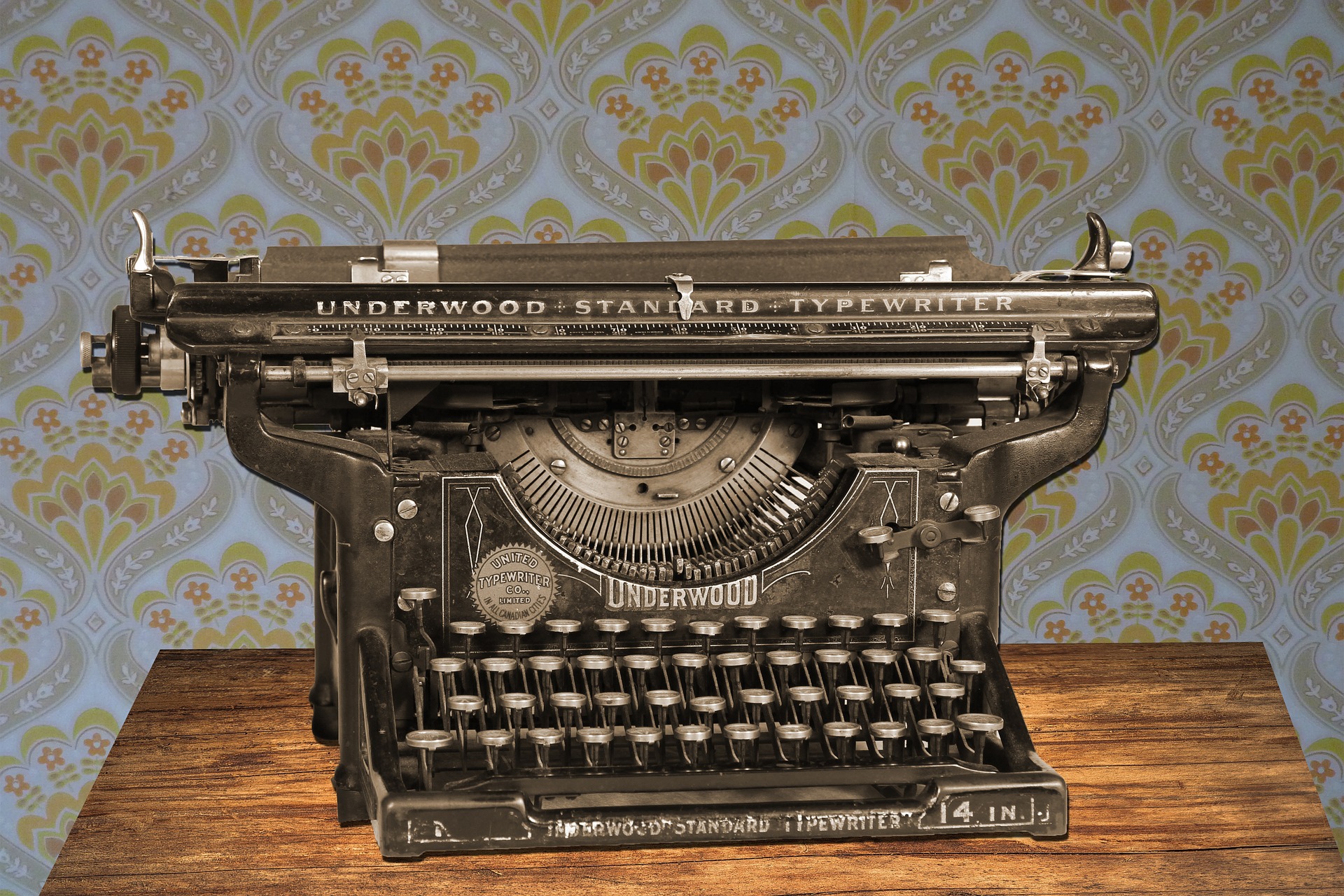 typewriter-875310_1920